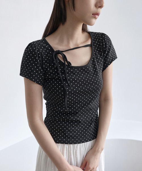 UNE MANSION（ユヌマンション）の「【UNE ORIGINAL】ラブリーくるくるストリングショルダーパフフロントリボンドットパターンTシャツカットソー（Tシャツ/カットソー・レディース・グレー/ブラック/ホワイト・MEDIUM/SMALL）」の8枚目の写真