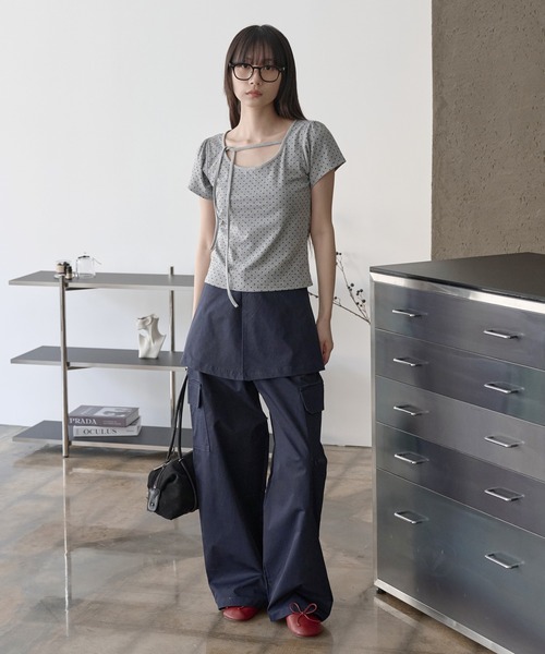 UNE MANSION（ユヌマンション）の「【UNE ORIGINAL】ラブリーくるくるストリングショルダーパフフロントリボンドットパターンTシャツカットソー（Tシャツ/カットソー・レディース・グレー/ブラック/ホワイト・MEDIUM/SMALL）」の9枚目の写真