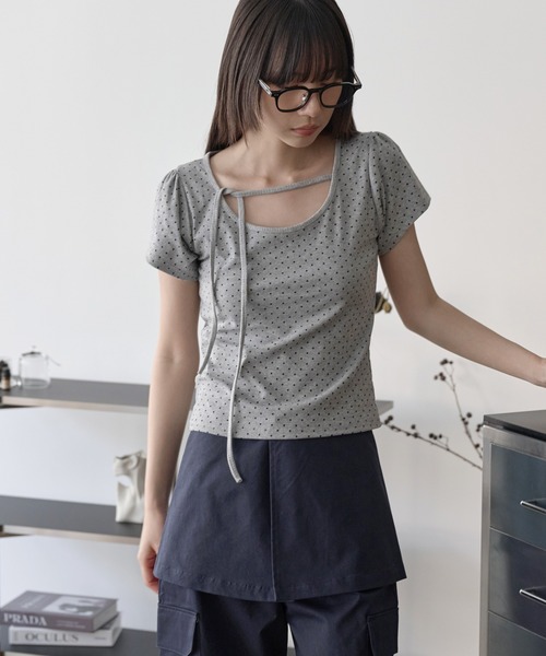 UNE MANSION（ユヌマンション）の「【UNE ORIGINAL】ラブリーくるくるストリングショルダーパフフロントリボンドットパターンTシャツカットソー（Tシャツ/カットソー・レディース・グレー/ブラック/ホワイト・MEDIUM/SMALL）」の10枚目の写真