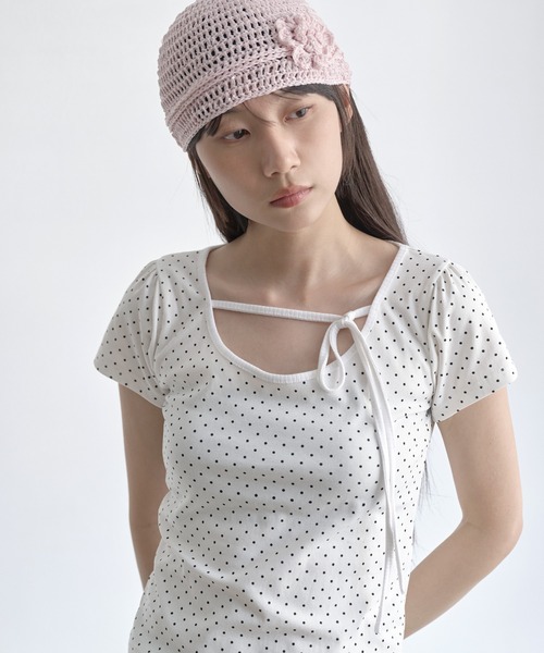 UNE MANSION（ユヌマンション）の「【UNE ORIGINAL】ラブリーくるくるストリングショルダーパフフロントリボンドットパターンTシャツカットソー（Tシャツ/カットソー・レディース・グレー/ブラック/ホワイト・MEDIUM/SMALL）」の12枚目の写真