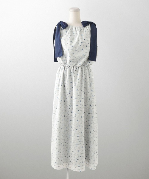 HUIT bouquet(ユイット)の「ショルダーリボン ワンピース Made with Liberty Fabric HUIT(ワンピース・レディース・ブルー系その他2/ブルー系その他・M/S)」の2枚目の写真