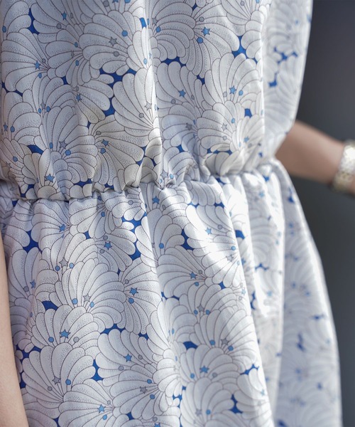 HUIT bouquet(ユイット)の「ショルダーリボン ワンピース Made with Liberty Fabric HUIT(ワンピース・レディース・ブルー系その他2/ブルー系その他・M/S)」の9枚目の写真