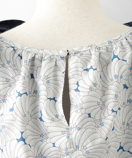 HUIT bouquet(ユイット)の「ショルダーリボン ワンピース Made with Liberty Fabric HUIT(ワンピース・レディース・ブルー系その他2/ブルー系その他・M/S)」の15枚目の写真