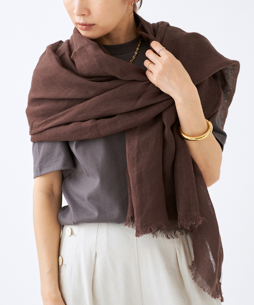 IENA（イエナ）の「NIMNIMDUAI/ニムニムデュアイ LINEN GAUZE リネンストール（ストール/ショール・レディース・ブラウン/ライトグリーン/ピンク/ベージュ/ネイビー/オレンジ・FREE）」の7枚目の写真