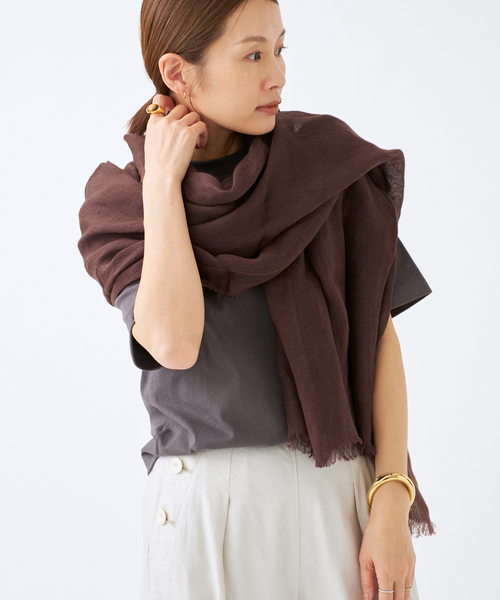 IENA（イエナ）の「NIMNIMDUAI/ニムニムデュアイ LINEN GAUZE リネンストール（ストール/ショール・レディース・ブラウン/ライトグリーン/ピンク/ベージュ/ネイビー/オレンジ・FREE）」の10枚目の写真
