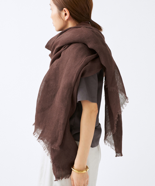 IENA（イエナ）の「NIMNIMDUAI/ニムニムデュアイ LINEN GAUZE リネンストール（ストール/ショール・レディース・ブラウン/ライトグリーン/ピンク/ベージュ/ネイビー/オレンジ・FREE）」の11枚目の写真