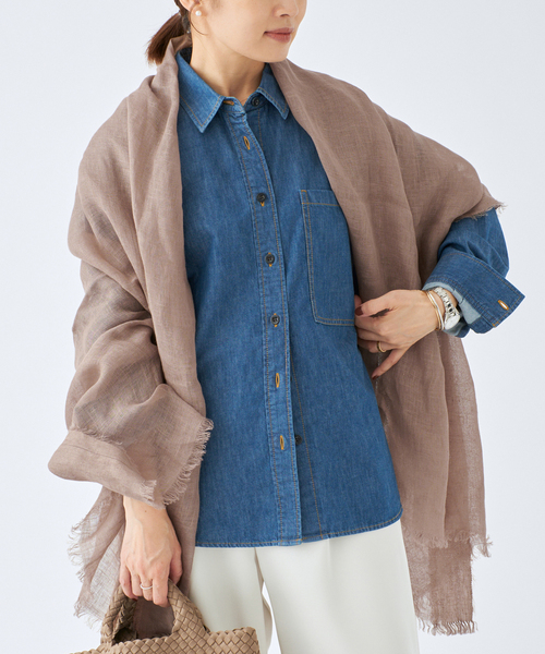 IENA（イエナ）の「NIMNIMDUAI/ニムニムデュアイ LINEN GAUZE リネンストール（ストール/ショール・レディース・ブラウン/ライトグリーン/ピンク/ベージュ/ネイビー/オレンジ・FREE）」の13枚目の写真