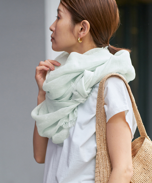 IENA（イエナ）の「NIMNIMDUAI/ニムニムデュアイ LINEN GAUZE リネンストール（ストール/ショール・レディース・ブラウン/ライトグリーン/ピンク/ベージュ/ネイビー/オレンジ・FREE）」の19枚目の写真