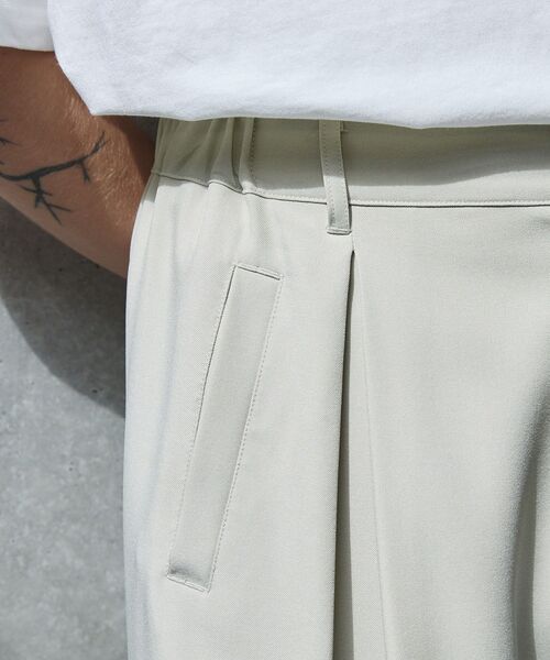 ANEDIST(アンディスト)の「ボックスタックワイドストレートパンツ(スラックス・メンズ・グリーン/ベージュ/ブラック・M/L)」の16枚目の写真