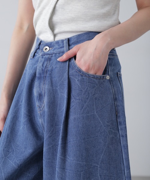 FREE'S MART（フリーズマート）の「◆クリンクル加工タックワイドデニム（その他パンツ・レディース・ダークネイビー/ブルー系その他5・SMALL/MEDIUM）」の5枚目の写真