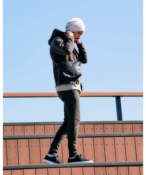 wjk(ダヴルジェイケイ)の「KOBE LEATHER sacoche(ショルダーバッグ・メンズ・ブラック・FREE)」の7枚目の写真