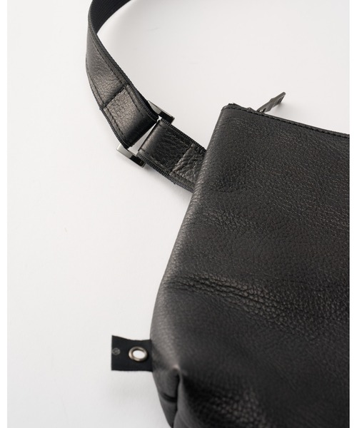 wjk(ダヴルジェイケイ)の「KOBE LEATHER sacoche(ショルダーバッグ・メンズ・ブラック・FREE)」の15枚目の写真