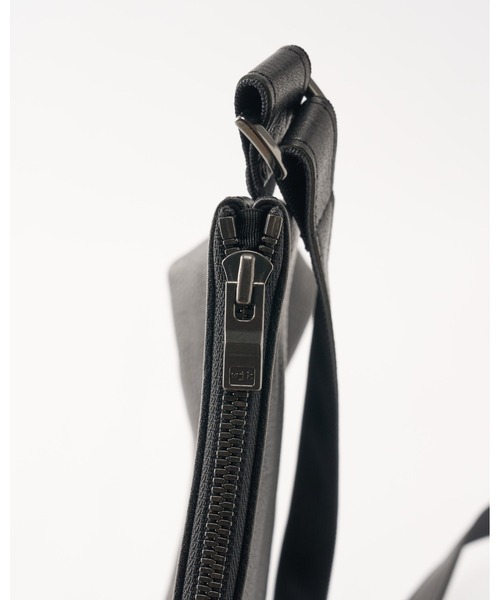 wjk(ダヴルジェイケイ)の「KOBE LEATHER sacoche(ショルダーバッグ・メンズ・ブラック・FREE)」の16枚目の写真