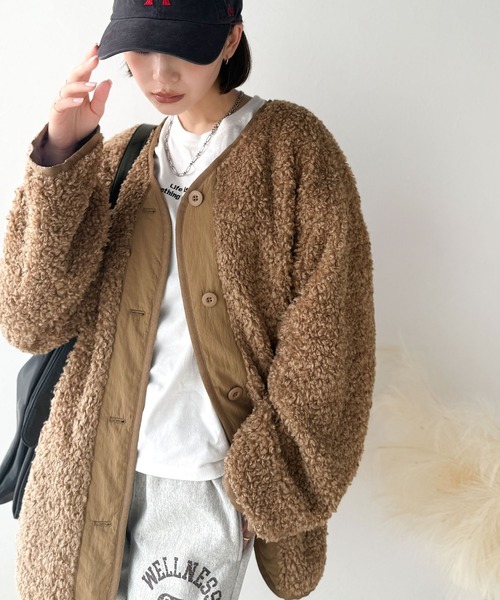 Java(ジャバ)の「《JaVaジャバコラボ》オーバーサイズがトレンド!異素材切り替え配色ボアジャケット♪ アウター(ブルゾン・レディース・ブラック/アイボリー/カーキ/ベージュ・LARGE/MEDIUM/SMALL/X-LARGE)」の6枚目の写真