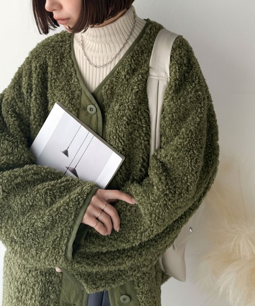 Java(ジャバ)の「《JaVaジャバコラボ》オーバーサイズがトレンド!異素材切り替え配色ボアジャケット♪ アウター(ブルゾン・レディース・ブラック/アイボリー/カーキ/ベージュ・LARGE/MEDIUM/SMALL/X-LARGE)」の5枚目の写真