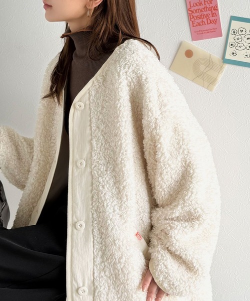 Java(ジャバ)の「《JaVaジャバコラボ》オーバーサイズがトレンド!異素材切り替え配色ボアジャケット♪ アウター(ブルゾン・レディース・ブラック/アイボリー/カーキ/ベージュ・LARGE/MEDIUM/SMALL/X-LARGE)」の15枚目の写真