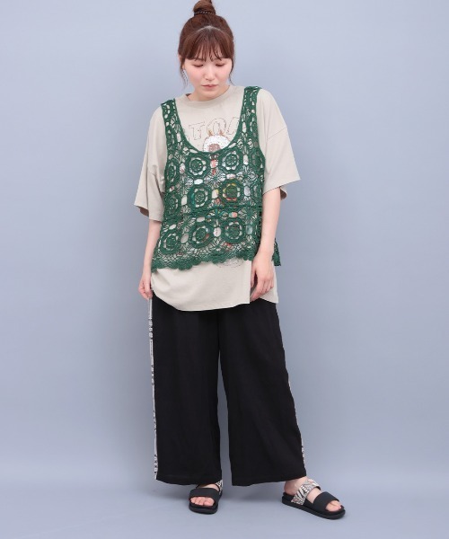 チチカカ（チチカカ）の「かぎ編み風刺繍ベスト（ベスト・レディース・ナチュラル/グリーン/チャコールグレー・FREE）」の11枚目の写真