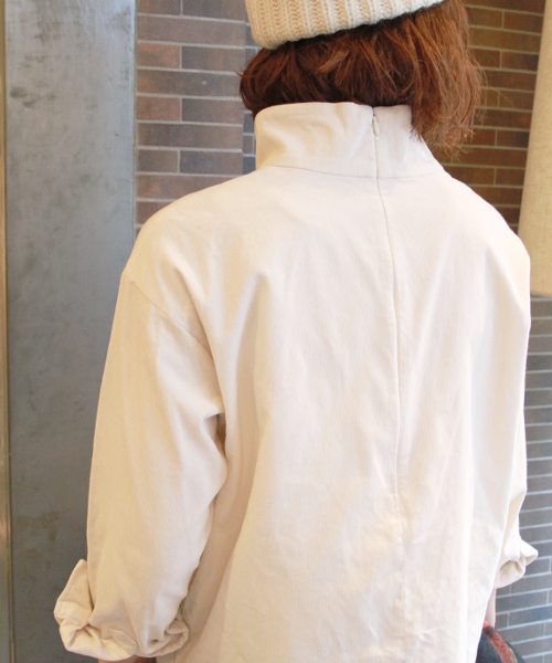 JOURNAL STANDARD（ジャーナルスタンダード）の「シャツコールハイネックブラウス#（シャツ/ブラウス・レディース・アイボリー/カーキ・FREE）」の17枚目の写真