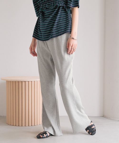 LOWRYS FARM（ローリーズファーム）の「カットリブセミフレアパンツ 496537（その他パンツ・レディース・その他19/アイボリー/ブラック/ブラウン/レッド/パープル/ネイビー/グレー・MEDIUM/LARGE）」の3枚目の写真