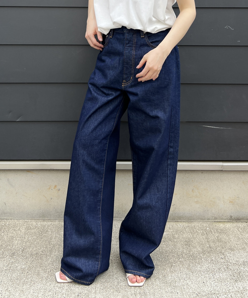 NEEDBY heritage(ニードバイヘリテージ)の「【NEEDBY heritage/ニードバイヘリテージ】KOH ワイドストレートテーパードデニム(デニムパンツ・レディース・インディゴブルー・23/24/25/22)」の1枚目の写真