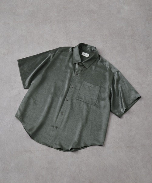 EMMA CLOTHES(エマクローズ)の「オーバーサイズ シワ加工ドレープ レギュラーカラー半袖シャツ(シャツ/ブラウス・メンズ・ダークネイビー/チャコール/ブラック・M/L)」の7枚目の写真