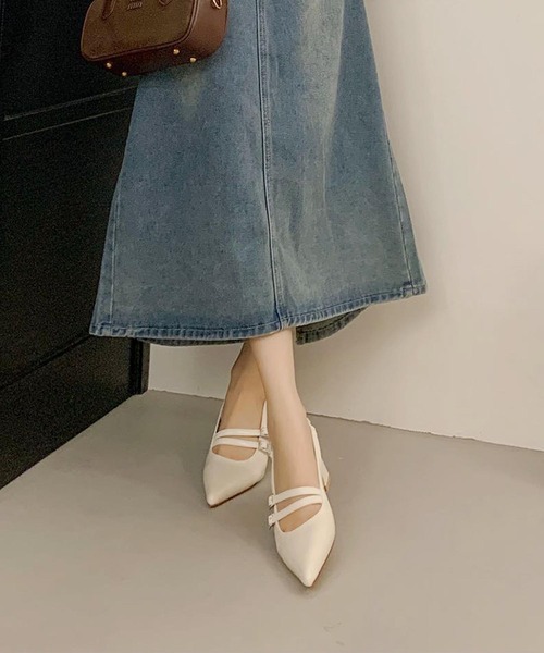 aimoha(アイモハ)の「ポインテッドトゥサンダル (SS)(サンダル・レディース・ブラック/オフホワイト/シルバー・23.5cm/24.5cm/23.0cm/24.0cm/25.0cm)」の6枚目の写真