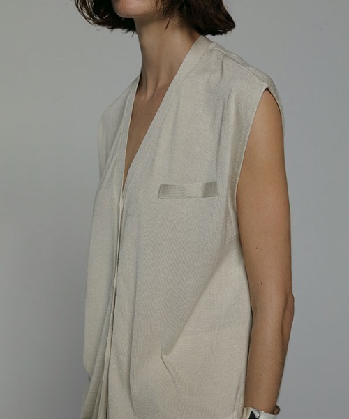 ETRE TOKYO（エトレトウキョウ）の「SANTEシルクVネックニットベスト（ベスト・レディース・ピンク/ベージュ/ネイビー・FREE）」の11枚目の写真