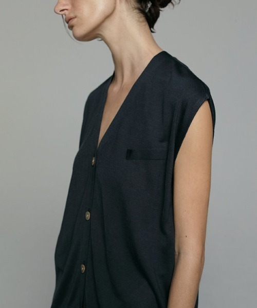 ETRE TOKYO（エトレトウキョウ）の「SANTEシルクVネックニットベスト（ベスト・レディース・ピンク/ベージュ/ネイビー・FREE）」の13枚目の写真