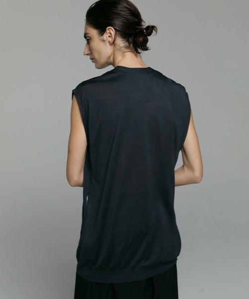 ETRE TOKYO（エトレトウキョウ）の「SANTEシルクVネックニットベスト（ベスト・レディース・ピンク/ベージュ/ネイビー・FREE）」の14枚目の写真