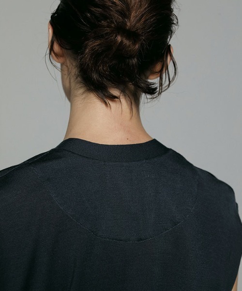 ETRE TOKYO（エトレトウキョウ）の「SANTEシルクVネックニットベスト（ベスト・レディース・ピンク/ベージュ/ネイビー・FREE）」の15枚目の写真