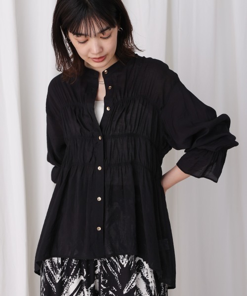 Bou Jeloud（ブージュルード）の「シアーギャザーブラウス（シャツ/ブラウス・レディース・ブルー/ブラック/ブラウン/オフホワイト・FREE）」の2枚目の写真