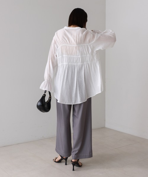 Bou Jeloud（ブージュルード）の「シアーギャザーブラウス（シャツ/ブラウス・レディース・ブルー/ブラック/ブラウン/オフホワイト・FREE）」の8枚目の写真