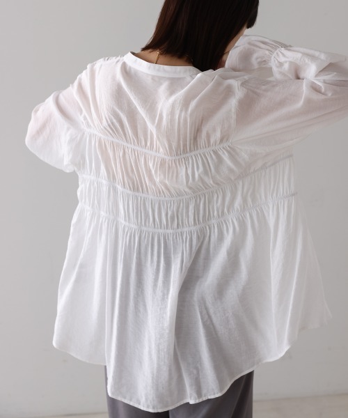 Bou Jeloud（ブージュルード）の「シアーギャザーブラウス（シャツ/ブラウス・レディース・ブルー/ブラック/ブラウン/オフホワイト・FREE）」の11枚目の写真