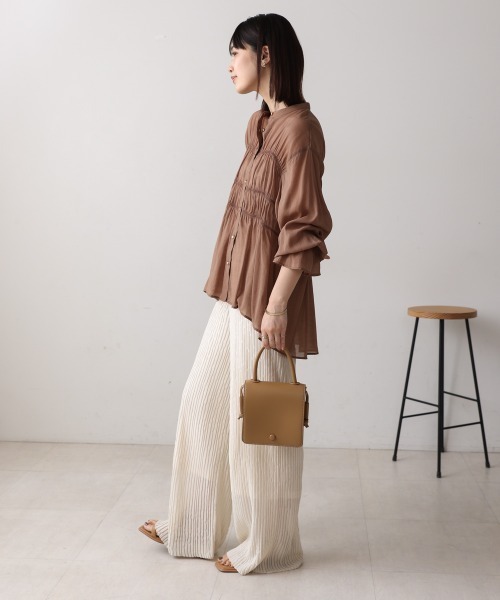 Bou Jeloud（ブージュルード）の「シアーギャザーブラウス（シャツ/ブラウス・レディース・ブルー/ブラック/ブラウン/オフホワイト・FREE）」の19枚目の写真