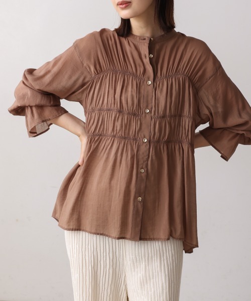 Bou Jeloud（ブージュルード）の「シアーギャザーブラウス（シャツ/ブラウス・レディース・ブルー/ブラック/ブラウン/オフホワイト・FREE）」の22枚目の写真