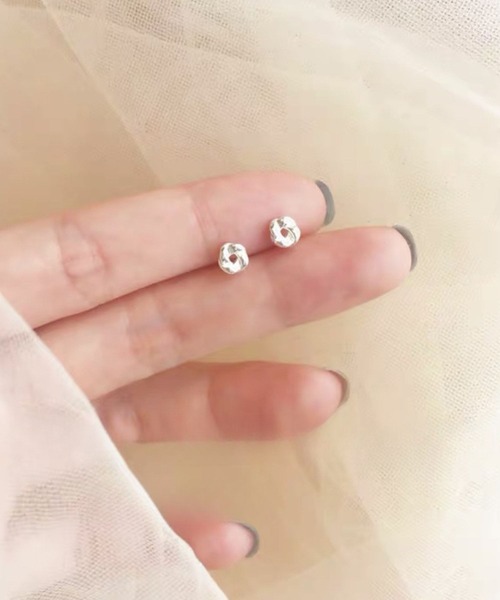 yu-ka(ユーカ)の「YU-KA:スクリューミニピアス screw mini pierce(ピアス(両耳用)・レディース・シルバー/ゴールド・FREE)」の2枚目の写真