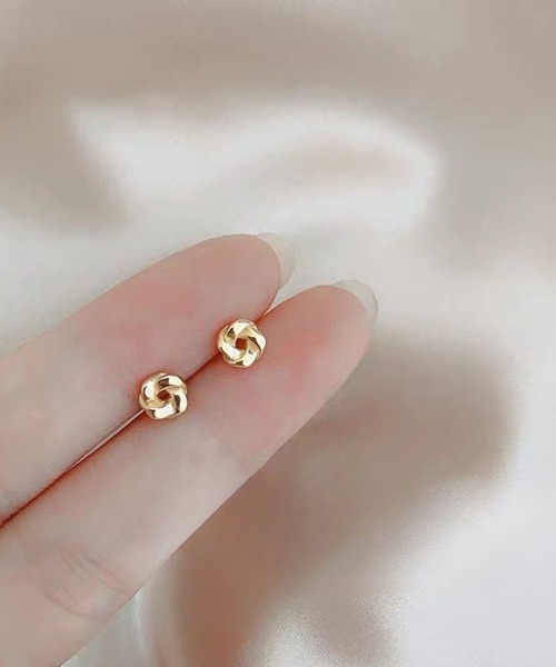 yu-ka(ユーカ)の「YU-KA:スクリューミニピアス screw mini pierce(ピアス(両耳用)・レディース・シルバー/ゴールド・FREE)」の1枚目の写真