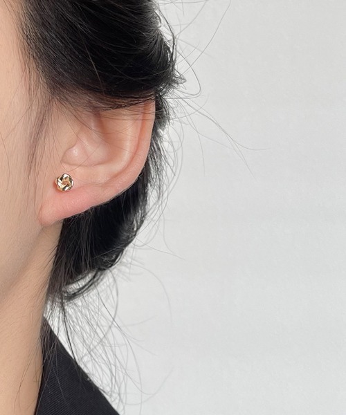 yu-ka(ユーカ)の「YU-KA:スクリューミニピアス screw mini pierce(ピアス(両耳用)・レディース・シルバー/ゴールド・FREE)」の3枚目の写真