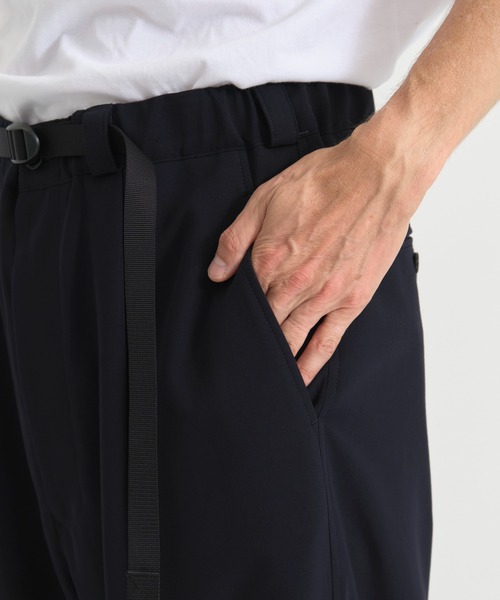 UJOH（ウジョー）の「【UJOH HOMME / ウジョーオム】別注Tape-Belt 1 Tuck PNT（スラックス・メンズ・ブラック/ネイビー・4/5）」の4枚目の写真