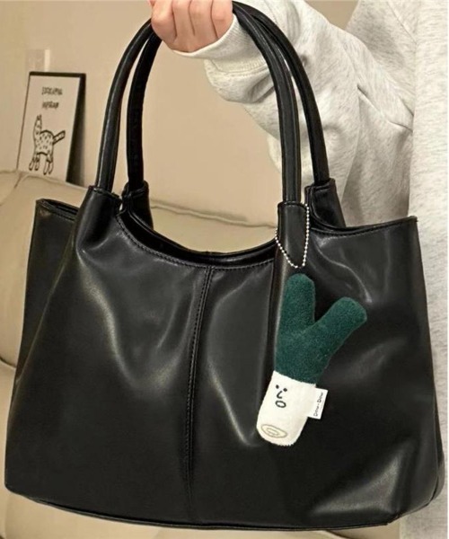 NEW GENTLEMAN(ニュージェントルマン)の「パンプローナ ショルダーバッグ(ショルダーバッグ・メンズ・ブラック・FREE)」の2枚目の写真
