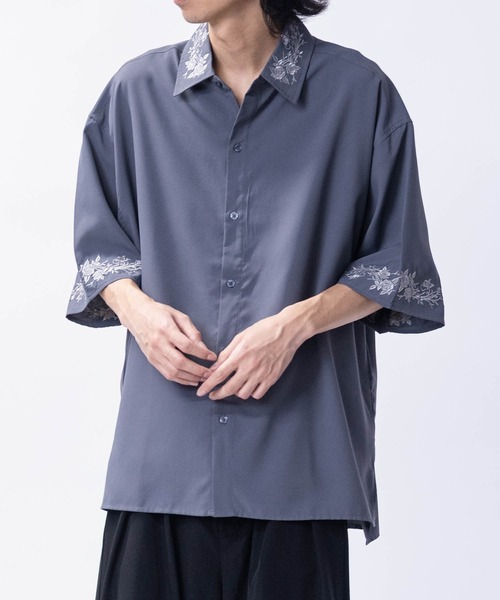 JOHN'S CLOSET(ジョンズクローゼット)の「【14】フラワーエンブロイダリー オーバーサイズ半袖シャツ(シャツ/ブラウス・メンズ・ネイビー/ライトグレー/チャコールグレー/ブラック/ホワイト・LARGE/MEDIUM)」の19枚目の写真