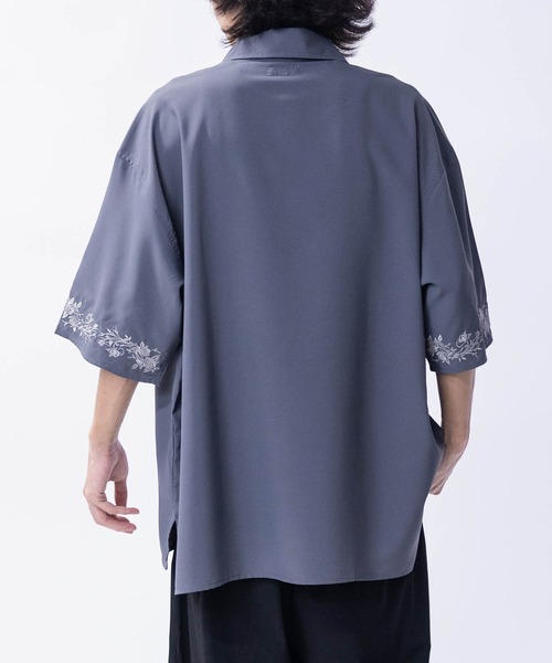 JOHN'S CLOSET(ジョンズクローゼット)の「【14】フラワーエンブロイダリー オーバーサイズ半袖シャツ(シャツ/ブラウス・メンズ・ネイビー/ライトグレー/チャコールグレー/ブラック/ホワイト・LARGE/MEDIUM)」の21枚目の写真