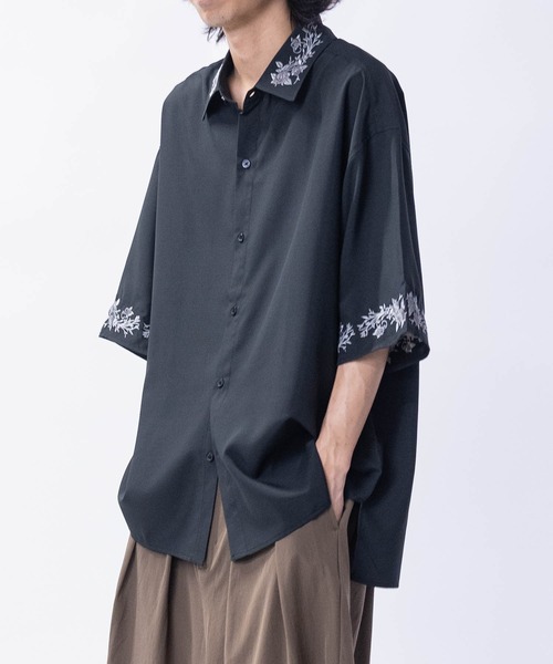 JOHN'S CLOSET(ジョンズクローゼット)の「【14】フラワーエンブロイダリー オーバーサイズ半袖シャツ(シャツ/ブラウス・メンズ・ネイビー/ライトグレー/チャコールグレー/ブラック/ホワイト・LARGE/MEDIUM)」の14枚目の写真