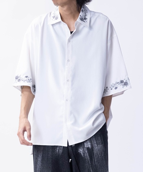 JOHN'S CLOSET(ジョンズクローゼット)の「【14】フラワーエンブロイダリー オーバーサイズ半袖シャツ(シャツ/ブラウス・メンズ・ネイビー/ライトグレー/チャコールグレー/ブラック/ホワイト・LARGE/MEDIUM)」の7枚目の写真