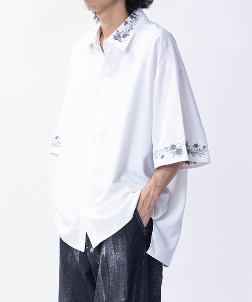 JOHN'S CLOSET(ジョンズクローゼット)の「【14】フラワーエンブロイダリー オーバーサイズ半袖シャツ(シャツ/ブラウス・メンズ・ネイビー/ライトグレー/チャコールグレー/ブラック/ホワイト・LARGE/MEDIUM)」の8枚目の写真