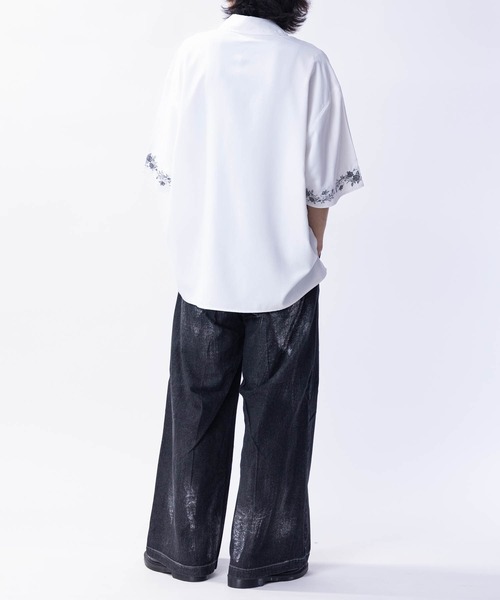 JOHN'S CLOSET(ジョンズクローゼット)の「【14】フラワーエンブロイダリー オーバーサイズ半袖シャツ(シャツ/ブラウス・メンズ・ネイビー/ライトグレー/チャコールグレー/ブラック/ホワイト・LARGE/MEDIUM)」の12枚目の写真