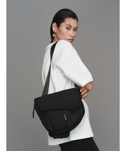 UN3D.（アンスリード）の「MILITARY GAS BAG / ミリタリーガスバッグ（ショルダーバッグ・レディース・ブラック/カーキ・FREE）」の3枚目の写真