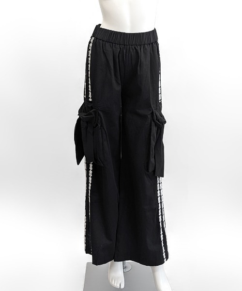 REMUR(レミュール)の「リボンポケットレースラインカーゴパンツ(カーゴパンツ・レディース・ブラック/アイボリー・L/M/S)」の9枚目の写真