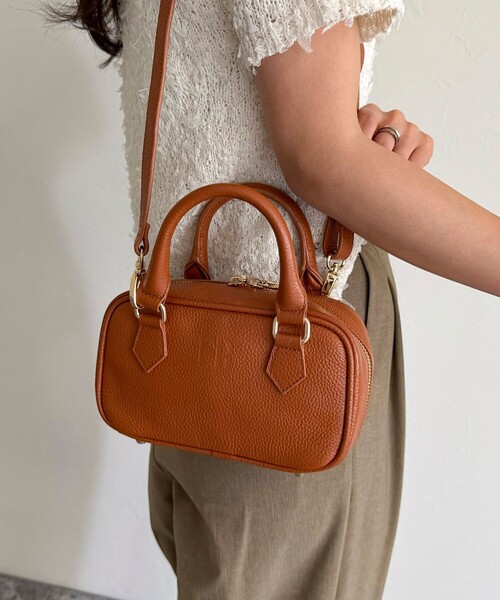 fredy emue（フレディエミュ）の「FRミニレザーボストンバッグ（ショルダーバッグ・レディース・ブラック/キャメル・FREE）」の6枚目の写真