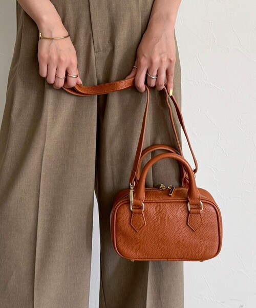 fredy emue（フレディエミュ）の「FRミニレザーボストンバッグ（ショルダーバッグ・レディース・ブラック/キャメル・FREE）」の5枚目の写真